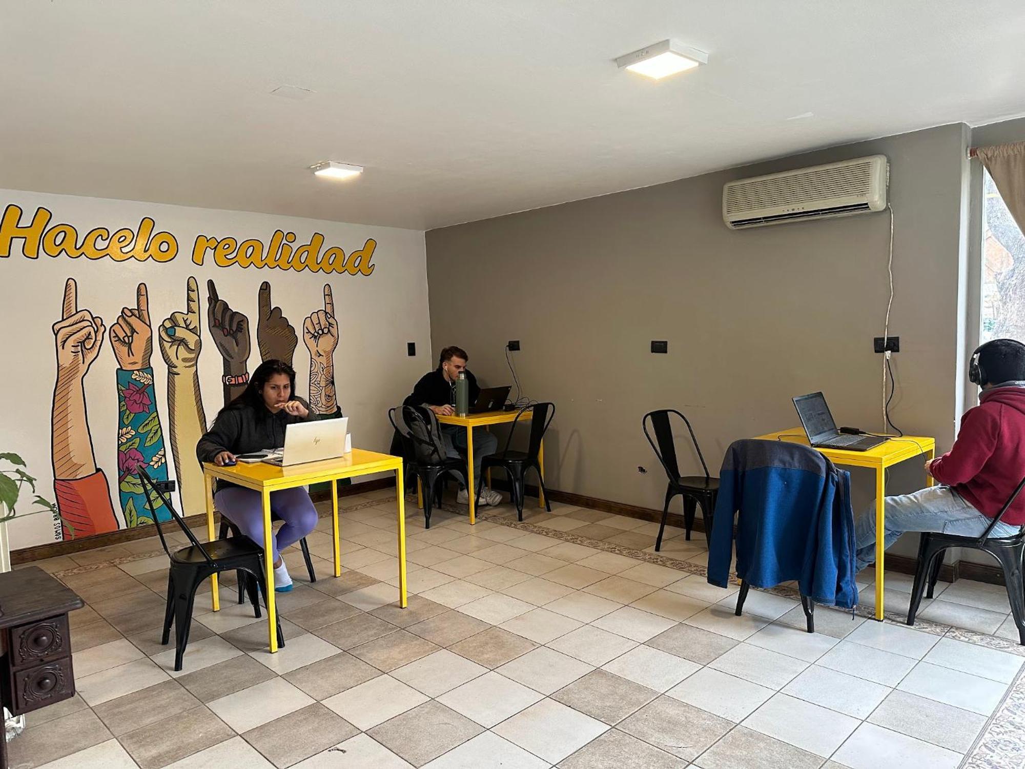 Gorilla Hostel Mendoza Luaran gambar